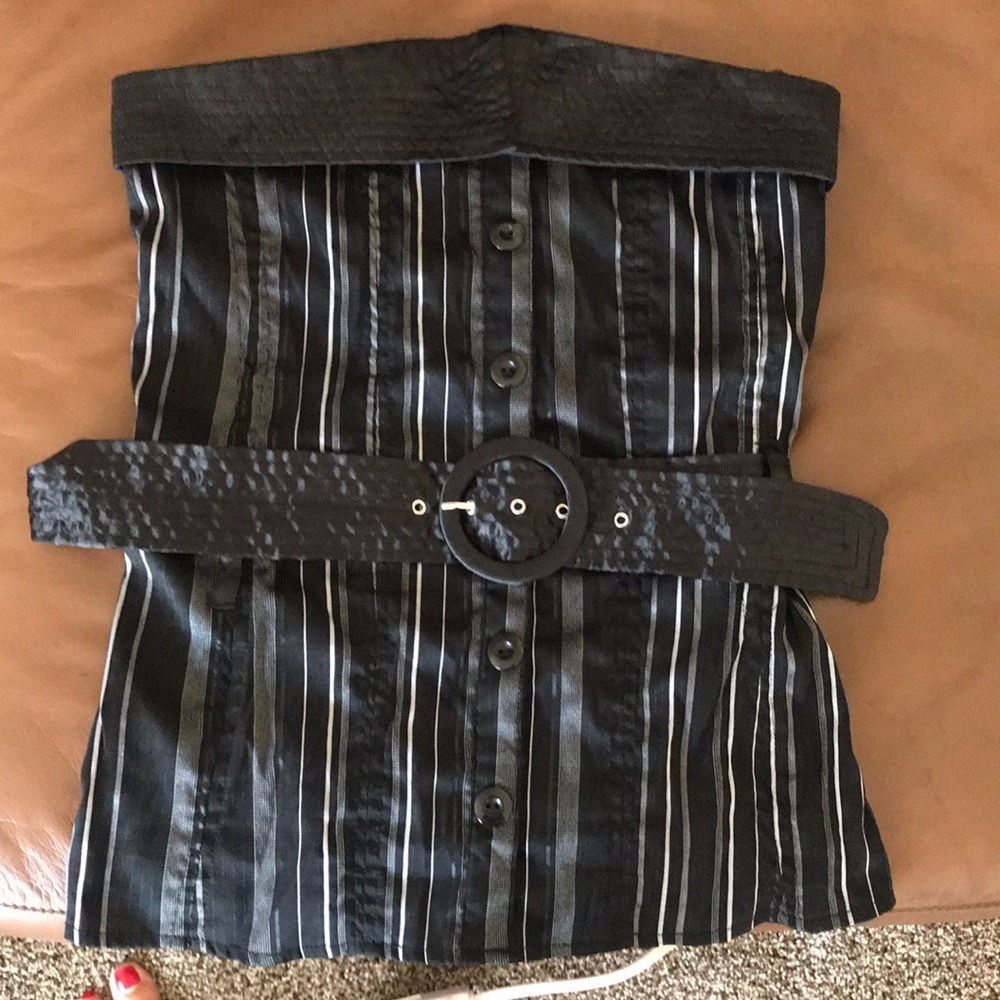 Women’s strapless top.
